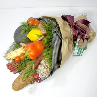 Букет из колбас и булочки