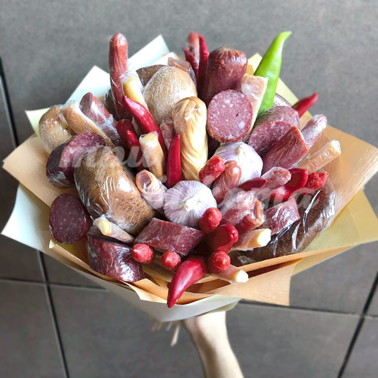 buket-iz-syrovyalenoj-kolbasy