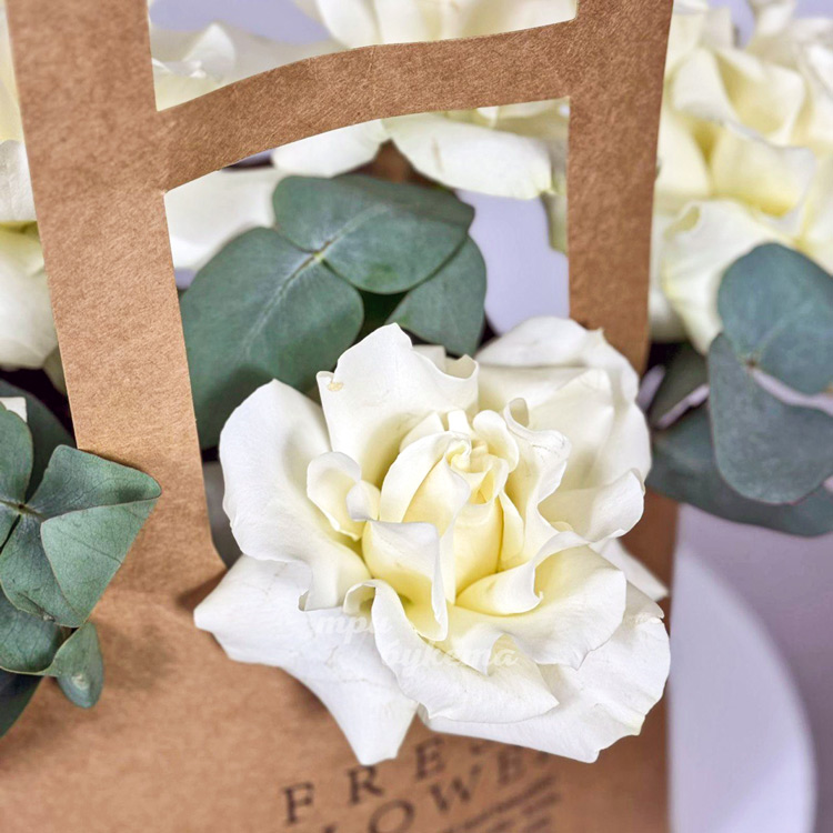 Сумка французских роз сорта Мондиаль (крупный план)